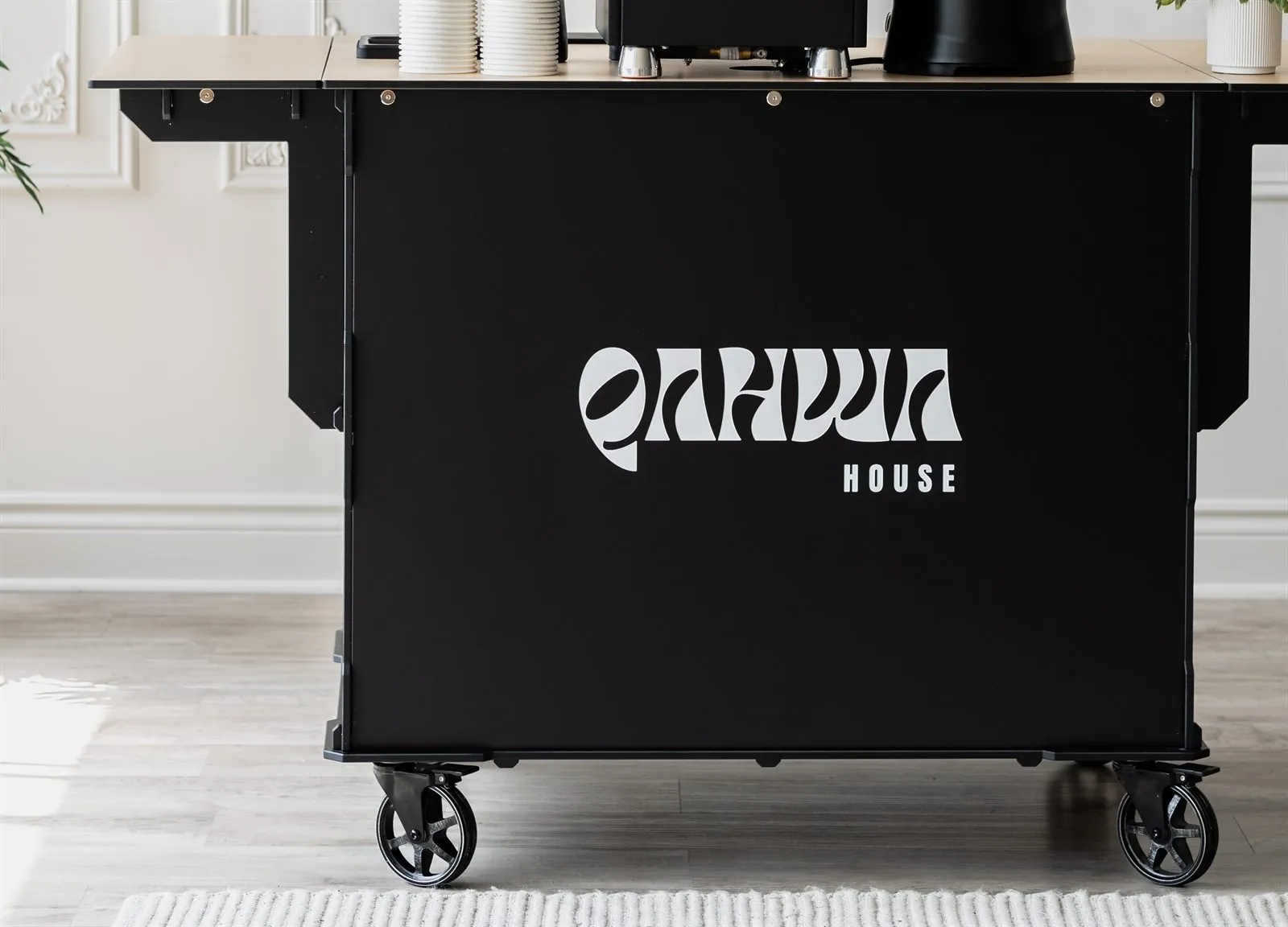 Chariot Qahwa Bar avec panneau avant personnalisable